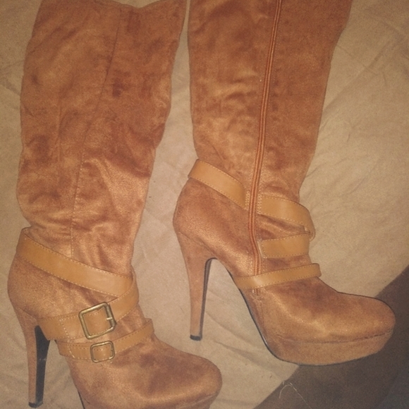 Boots - Picture 2 of 4